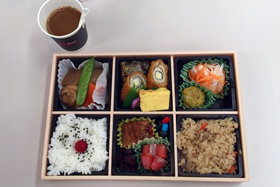 勉強会での一息 豪華なお弁当
