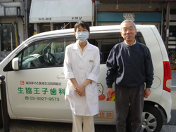 歯科の往診車