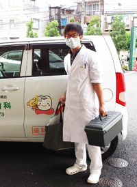 この車で歯科往診をしています